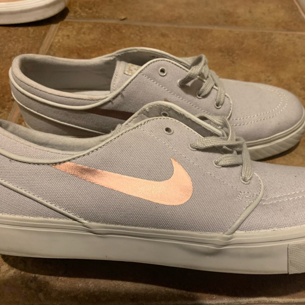 NEW Rose Gold Nike Janoskis (Size 8)